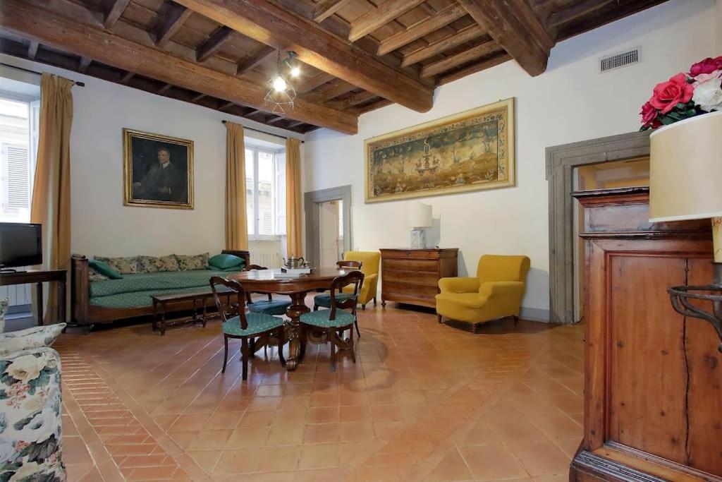 Navona Elegant Two Bedroom Apartment Rome
