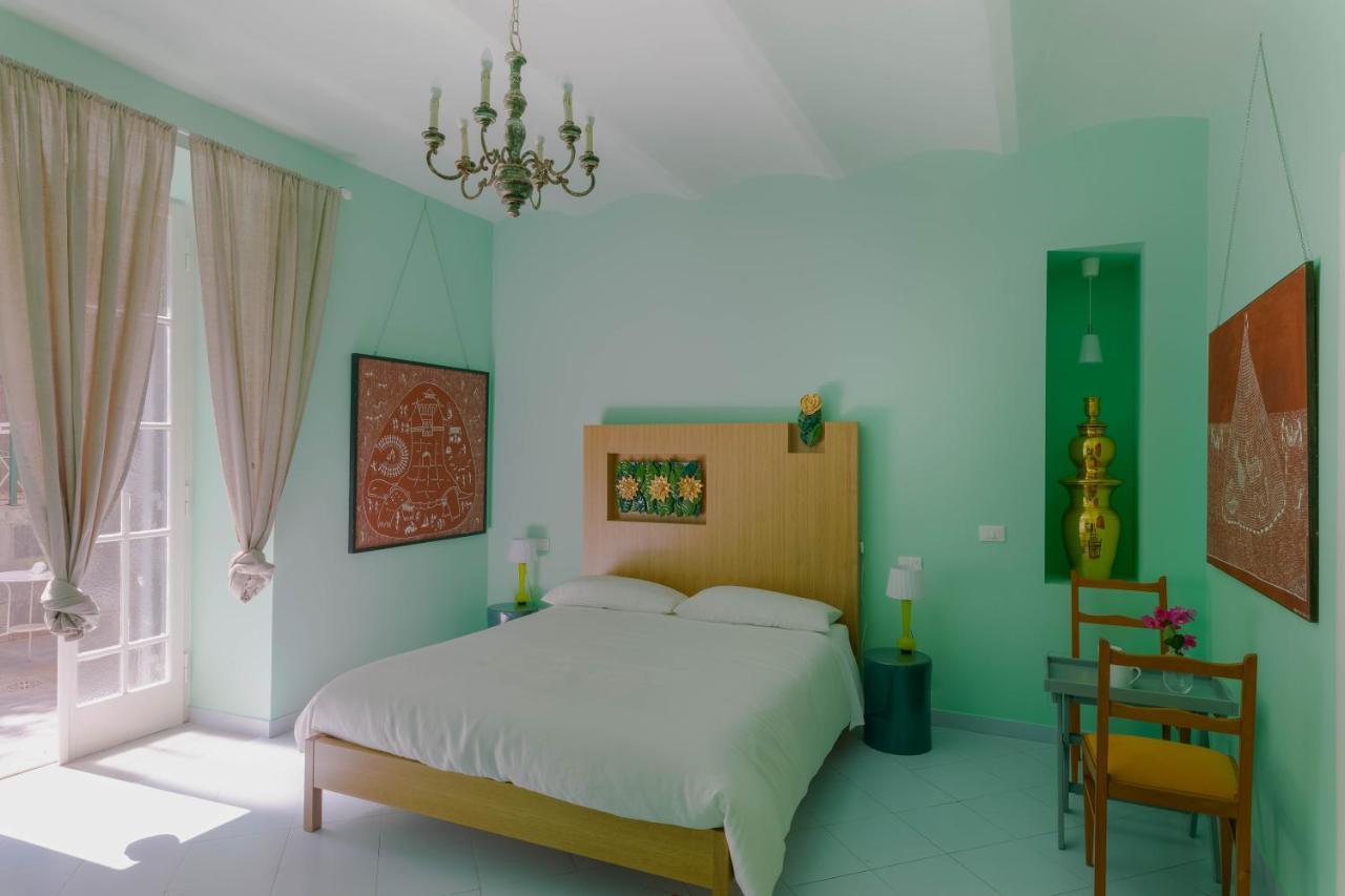Tarshito Gallery House Casa de hóspedes