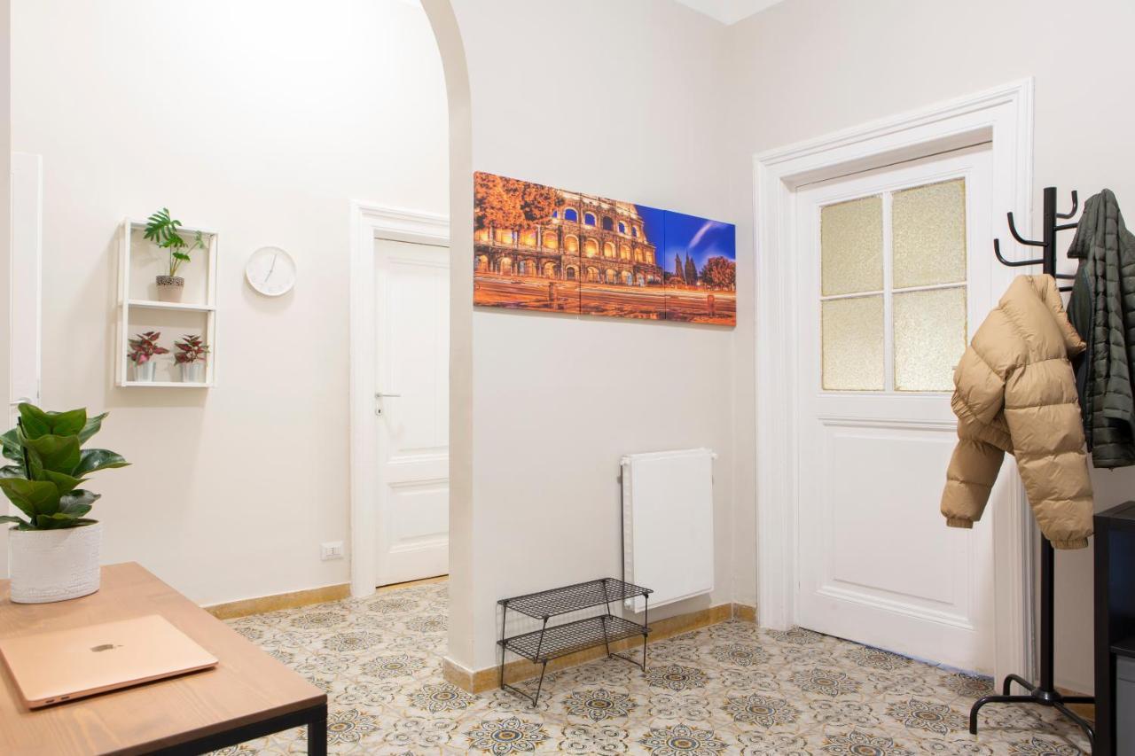 A Un Passo Dal Colosseo Apartment *