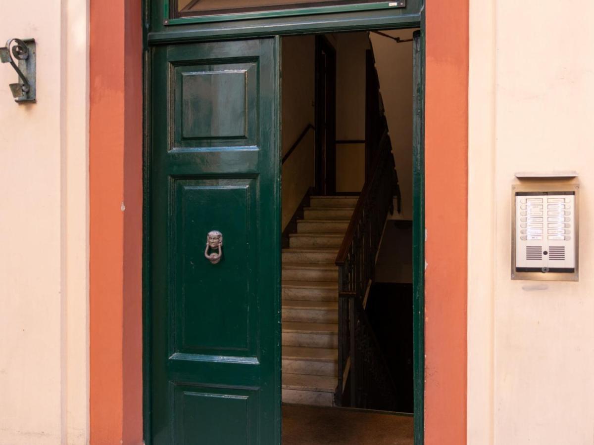 The Rent - Modern One-bedroom In Trastevere Apartment
