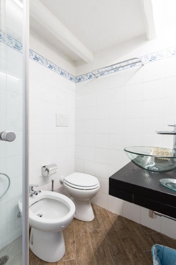 Sunny Navona Square Apartment *