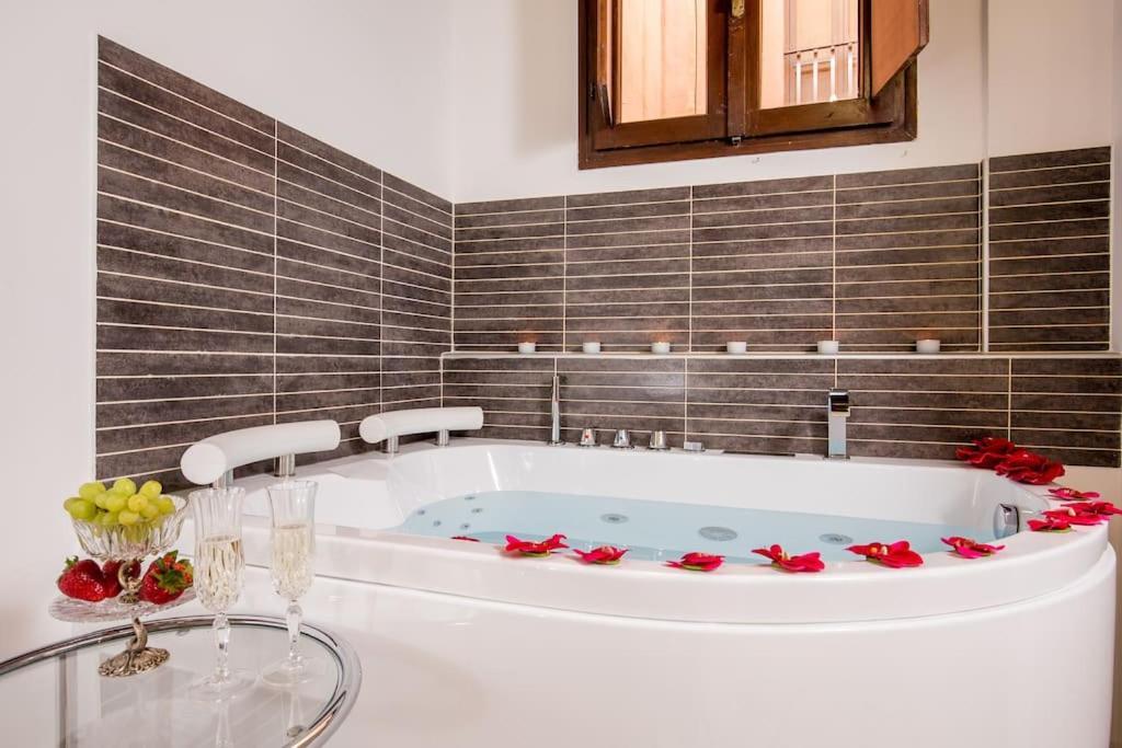 Girolamo's Jacuzzi Place *