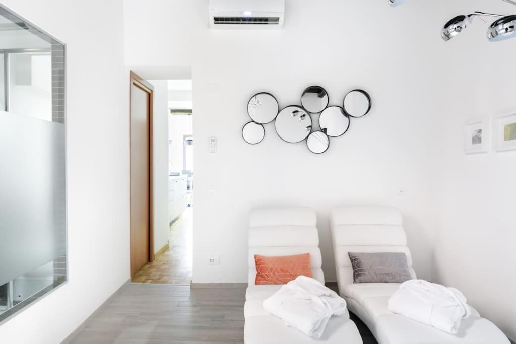 Girolamo's Jacuzzi Place Appartement *