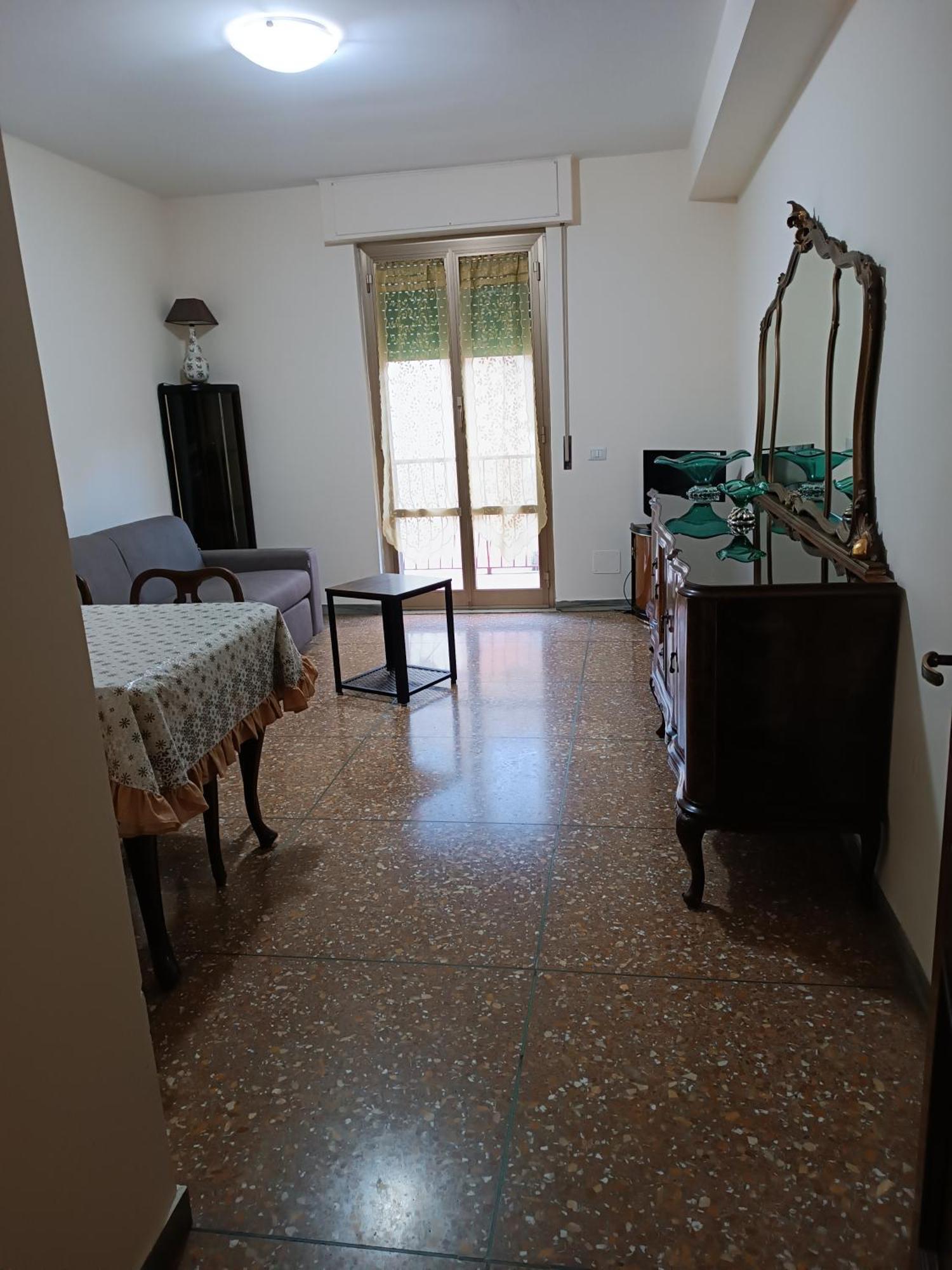 Hortis Apartment, 5 Persone, 2 Camere, Balcone, Metro C E Tram Per Il Centro