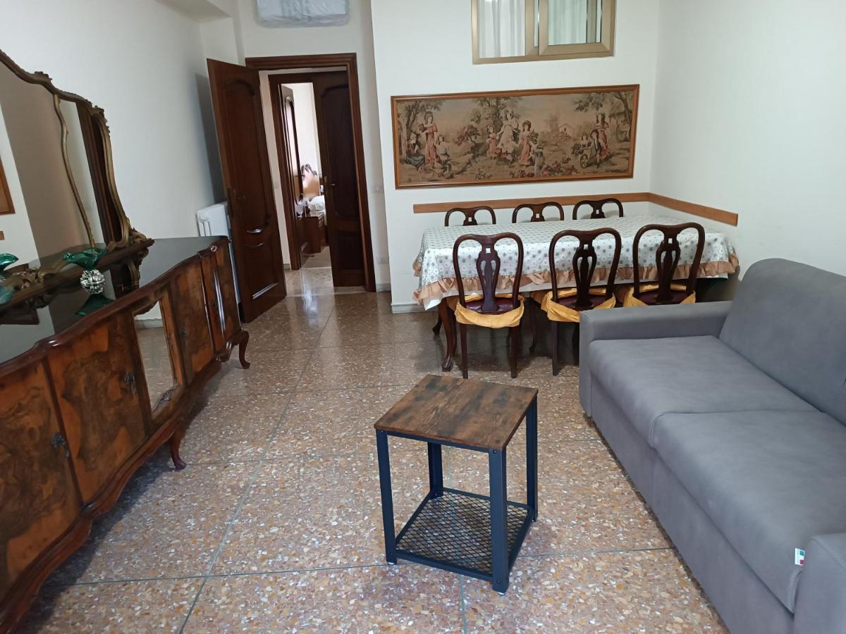 Hortis Apartment, 5 Persone, 2 Camere, Balcone, Metro C E Tram Per Il Centro Apartment
