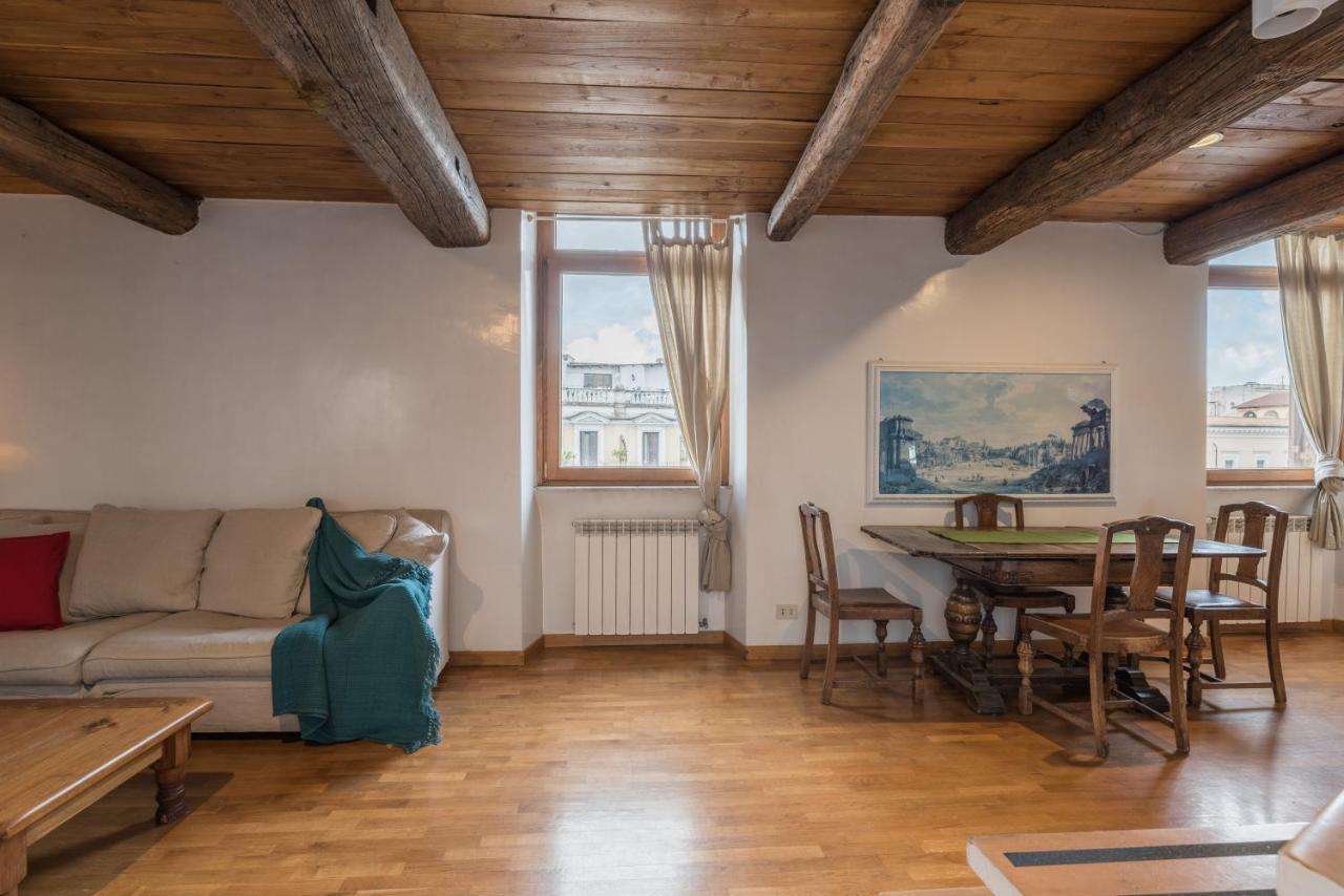 Cozy Wooden Apt In Piazza Navona *