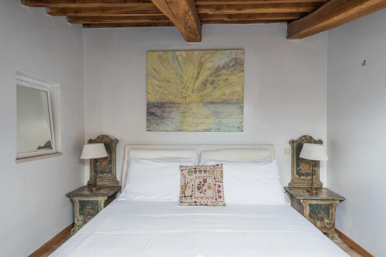 Apartment Cozy Wooden Apt In Piazza Navona