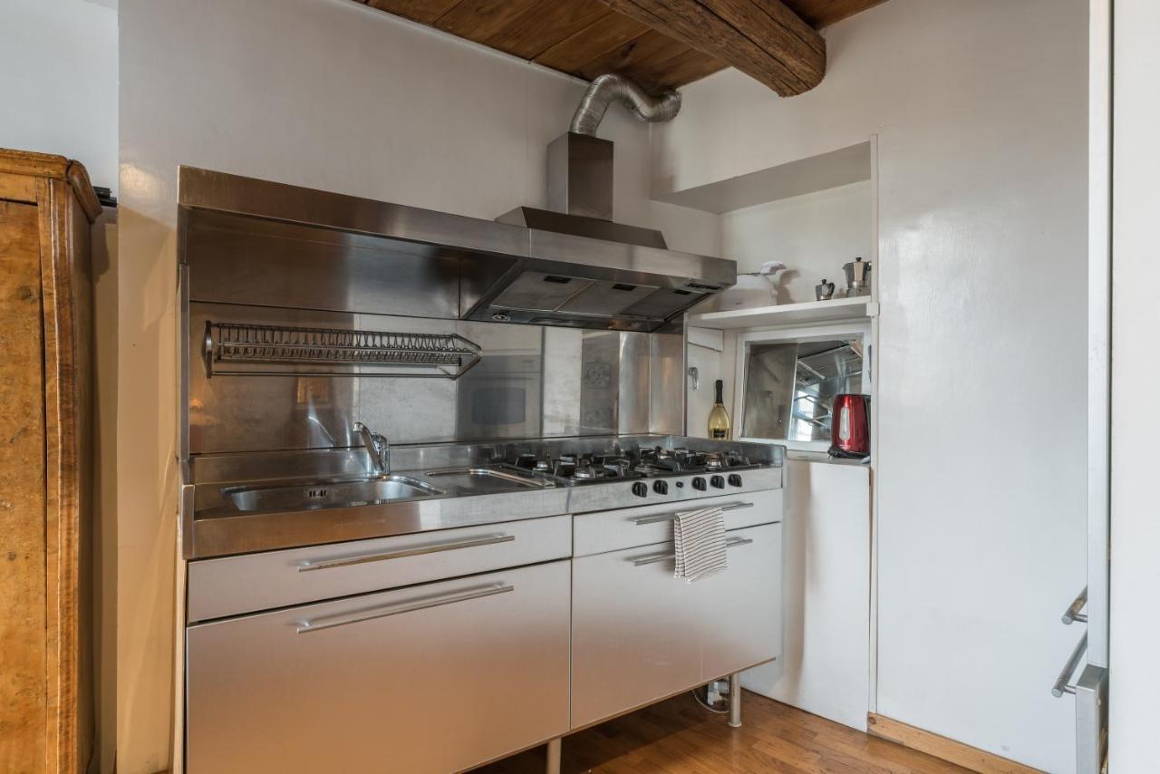 Apartment Cozy Wooden Apt In Piazza Navona Rome