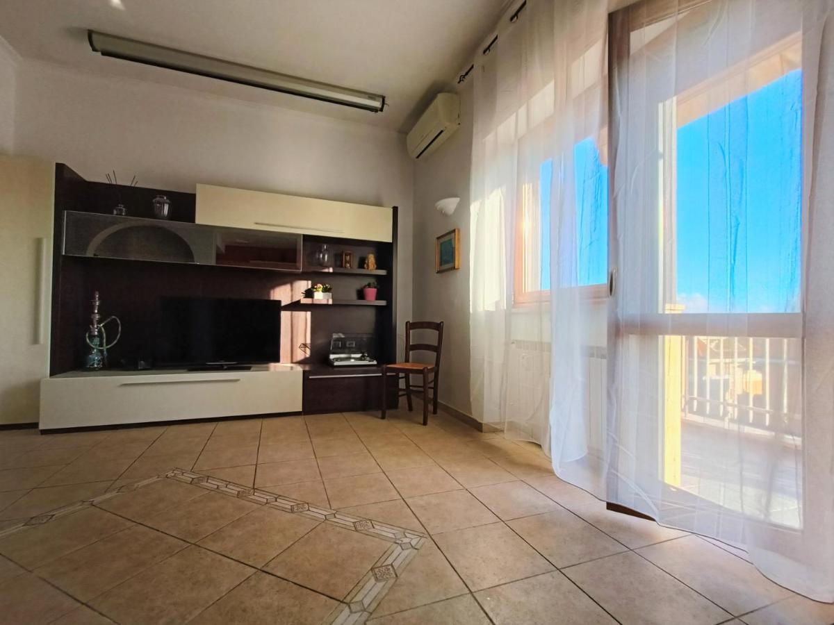 Appartamento Avellini - Delightful And Spacious With Terrace - Near Metro A Cornelia *