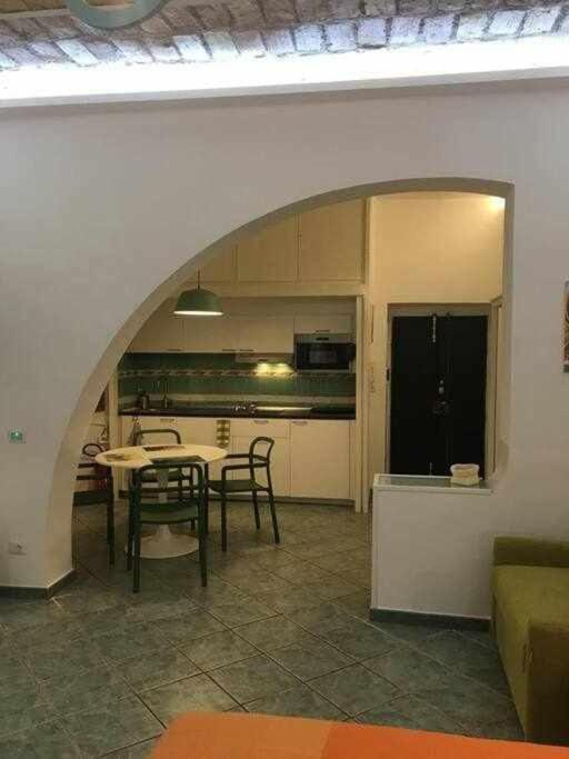 Rhome Away Tittoni *