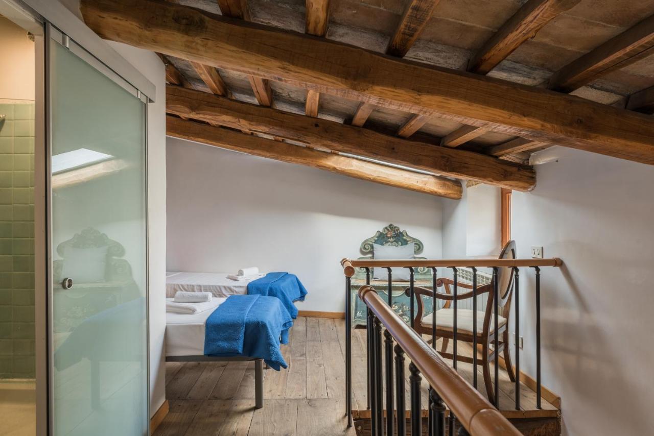 Apartment Cozy Wooden Apt In Piazza Navona Rome
