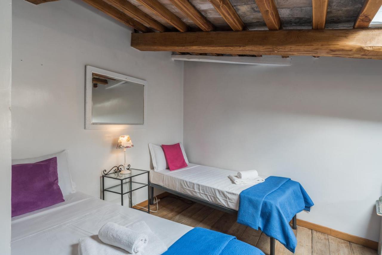 Cozy Wooden Apt In Piazza Navona Rome