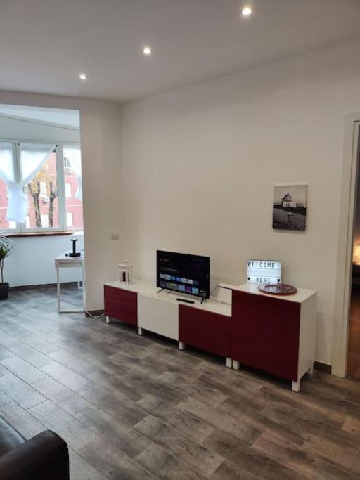 White & Wood House In Appartement *