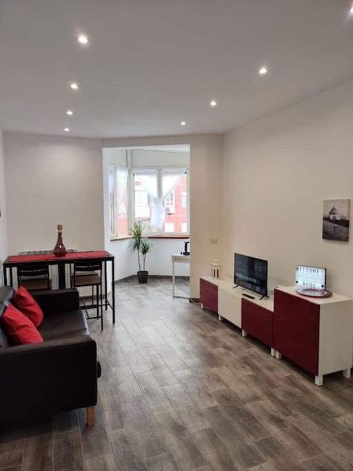 White & Wood House In Appartement