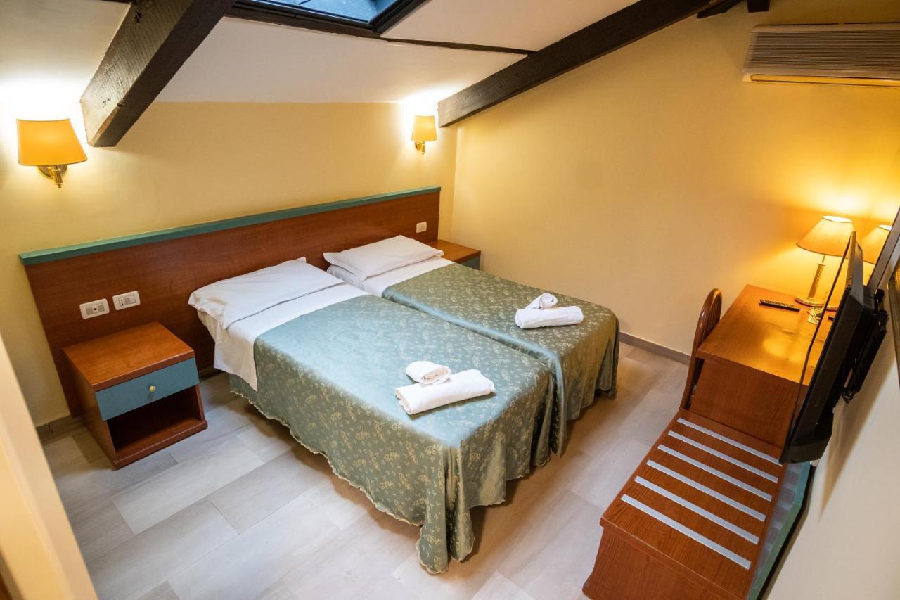 Center 2 Hotel 3*