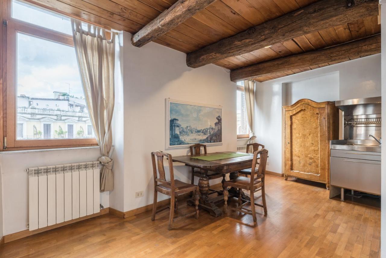 Cozy Wooden Apt In Piazza Navona * Rome