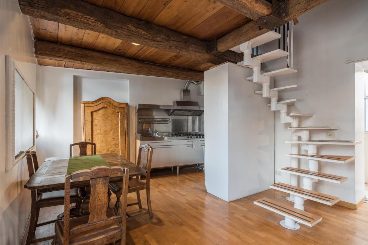Apartment Cozy Wooden Apt In Piazza Navona