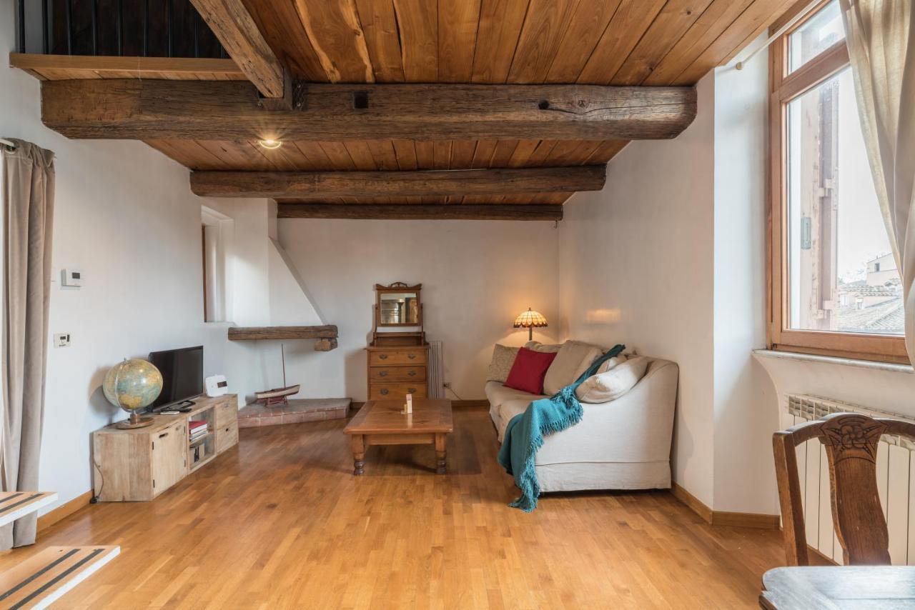Cozy Wooden Apt In Piazza Navona Apartment *
