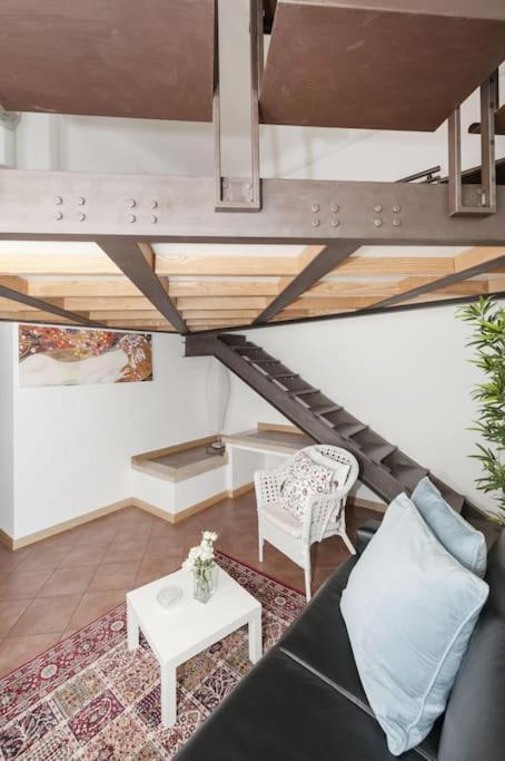 Stylish Loft - Colosseum 4 Min Walk -3 Beds -sleeps Up To 6 People * Roma