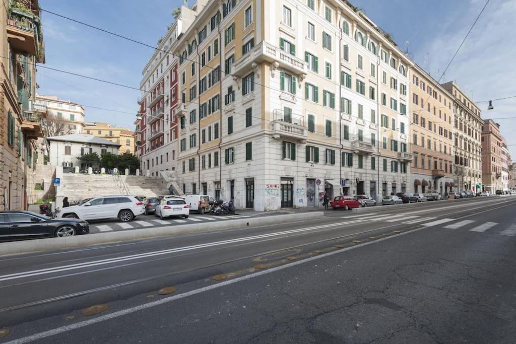 Stylish Loft - Colosseum 4 Min Walk -3 Beds -sleeps Up To 6 People Roma