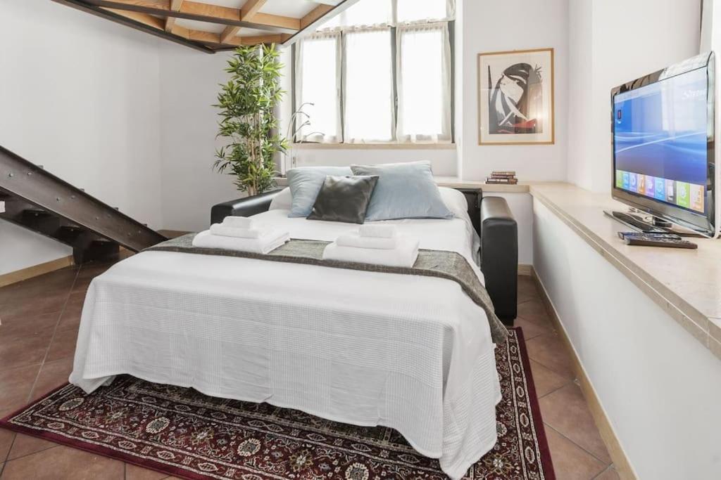 Apartamento Stylish Loft - Colosseum 4 Min Walk -3 Beds -sleeps Up To 6 People Roma