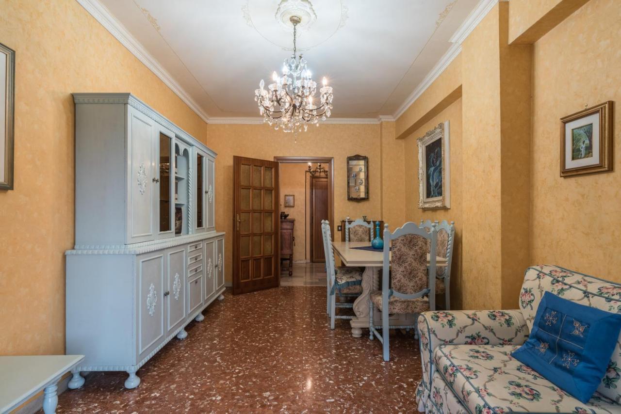 Appartement Altido Classic Style Flat With Balcony
