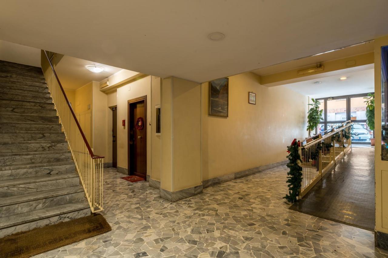 Altido Classic Style Flat With Balcony Rome