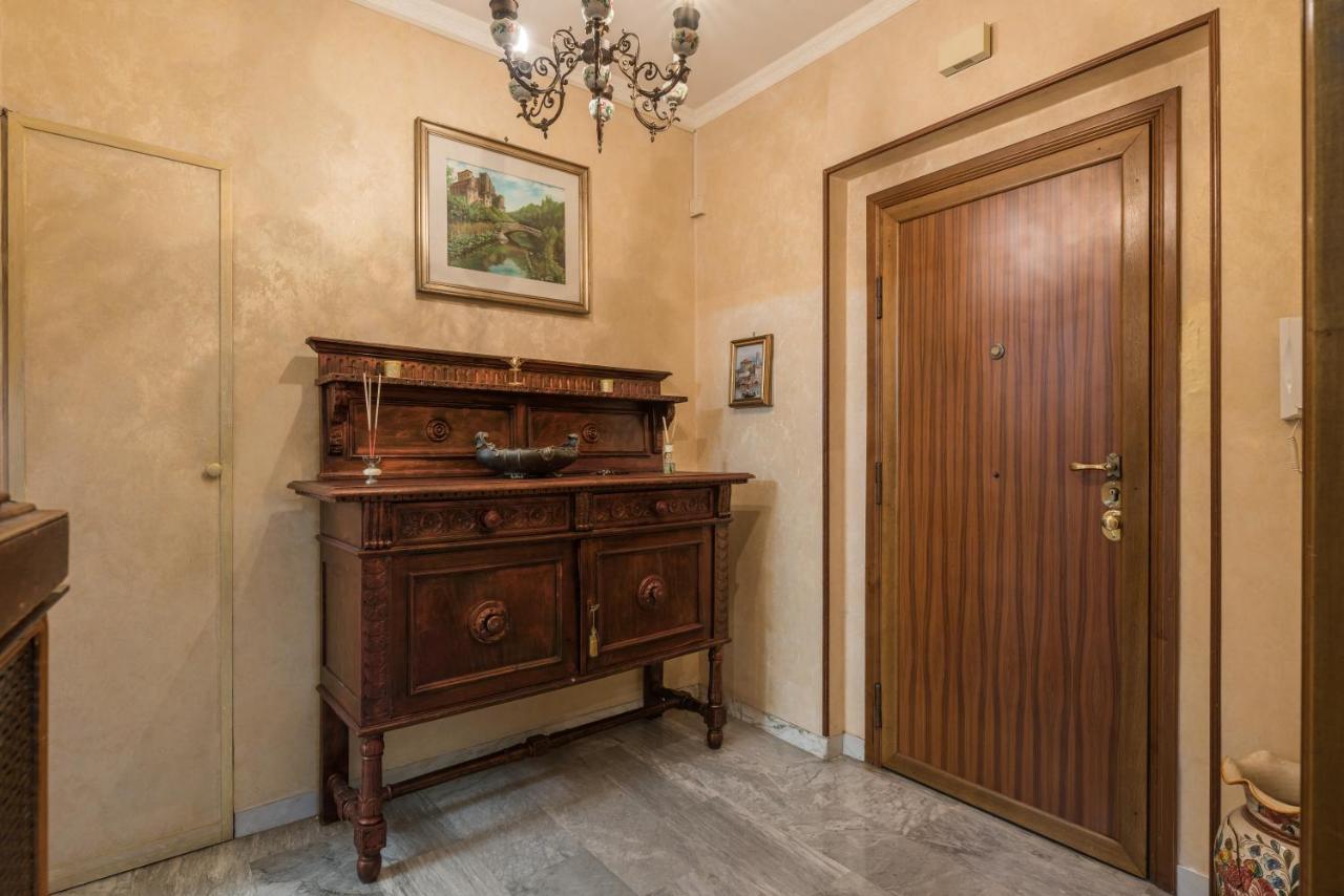 Appartement Altido Classic Style Flat With Balcony *