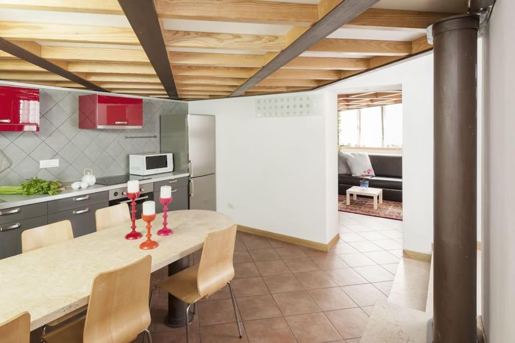 Stylish Loft - Colosseum 4 Min Walk -3 Beds -sleeps Up To 6 People