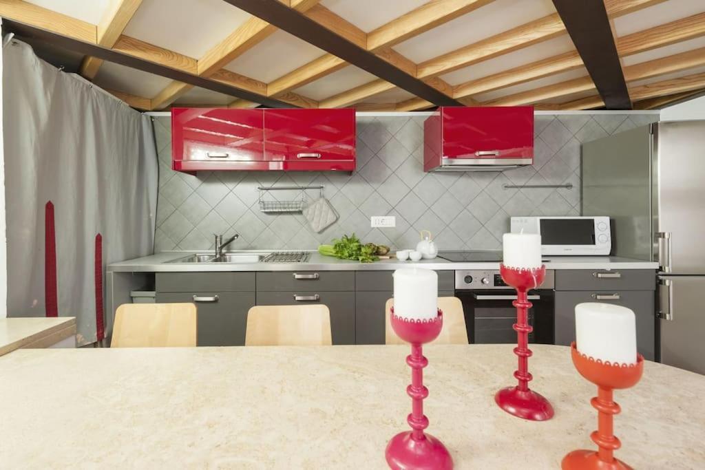 Stylish Loft - Colosseum 4 Min Walk -3 Beds -sleeps Up To 6 People Roma