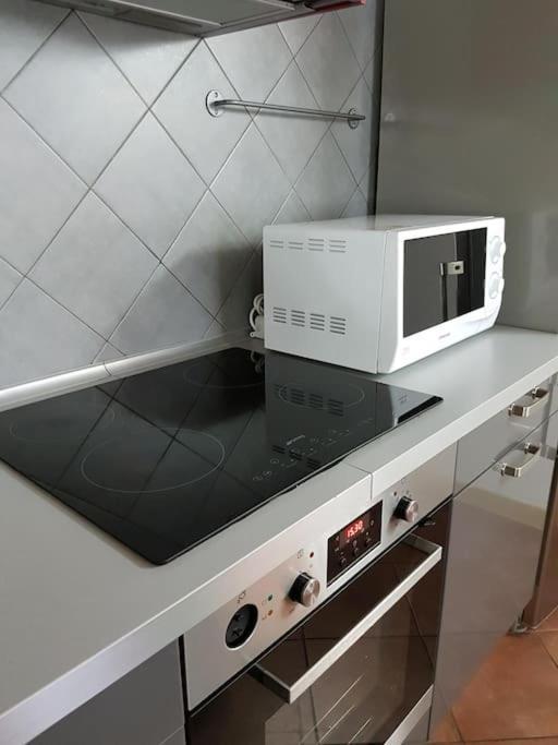 Stylish Loft - Colosseum 4 Min Walk -3 Beds -sleeps Up To 6 People Roma