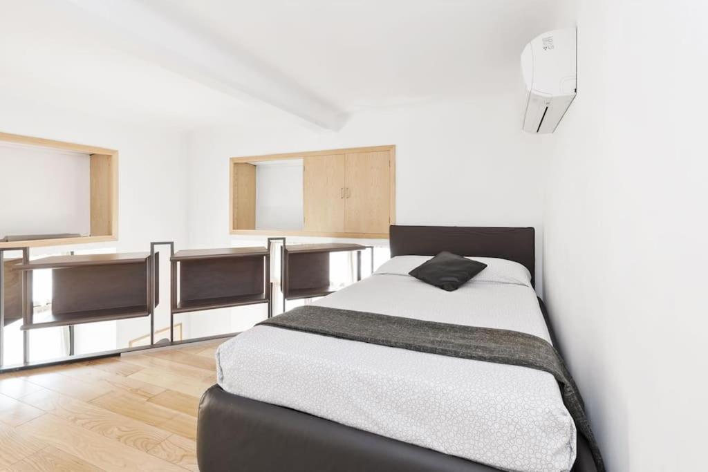 Stylish Loft - Colosseum 4 Min Walk -3 Beds -sleeps Up To 6 People