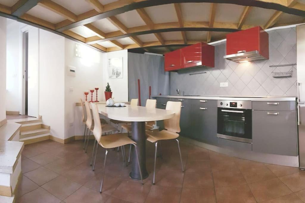 Stylish Loft - Colosseum 4 Min Walk -3 Beds -sleeps Up To 6 People Apartamento Roma