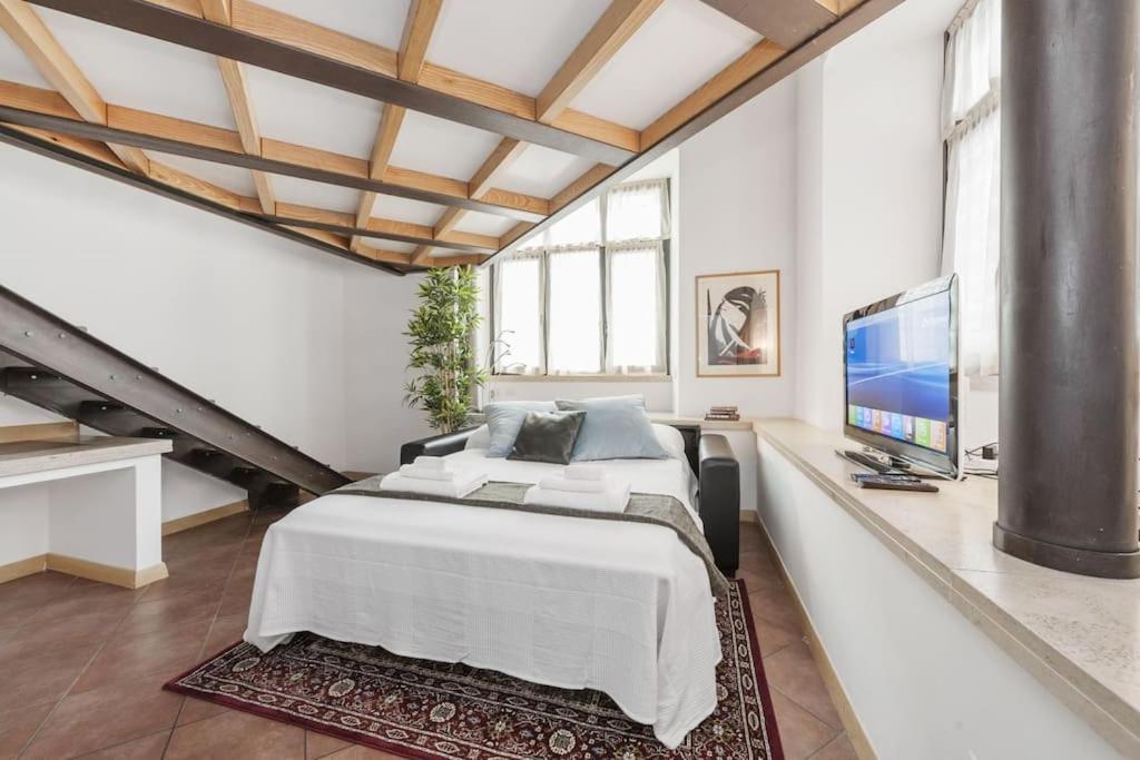 Stylish Loft - Colosseum 4 Min Walk -3 Beds -sleeps Up To 6 People * Roma