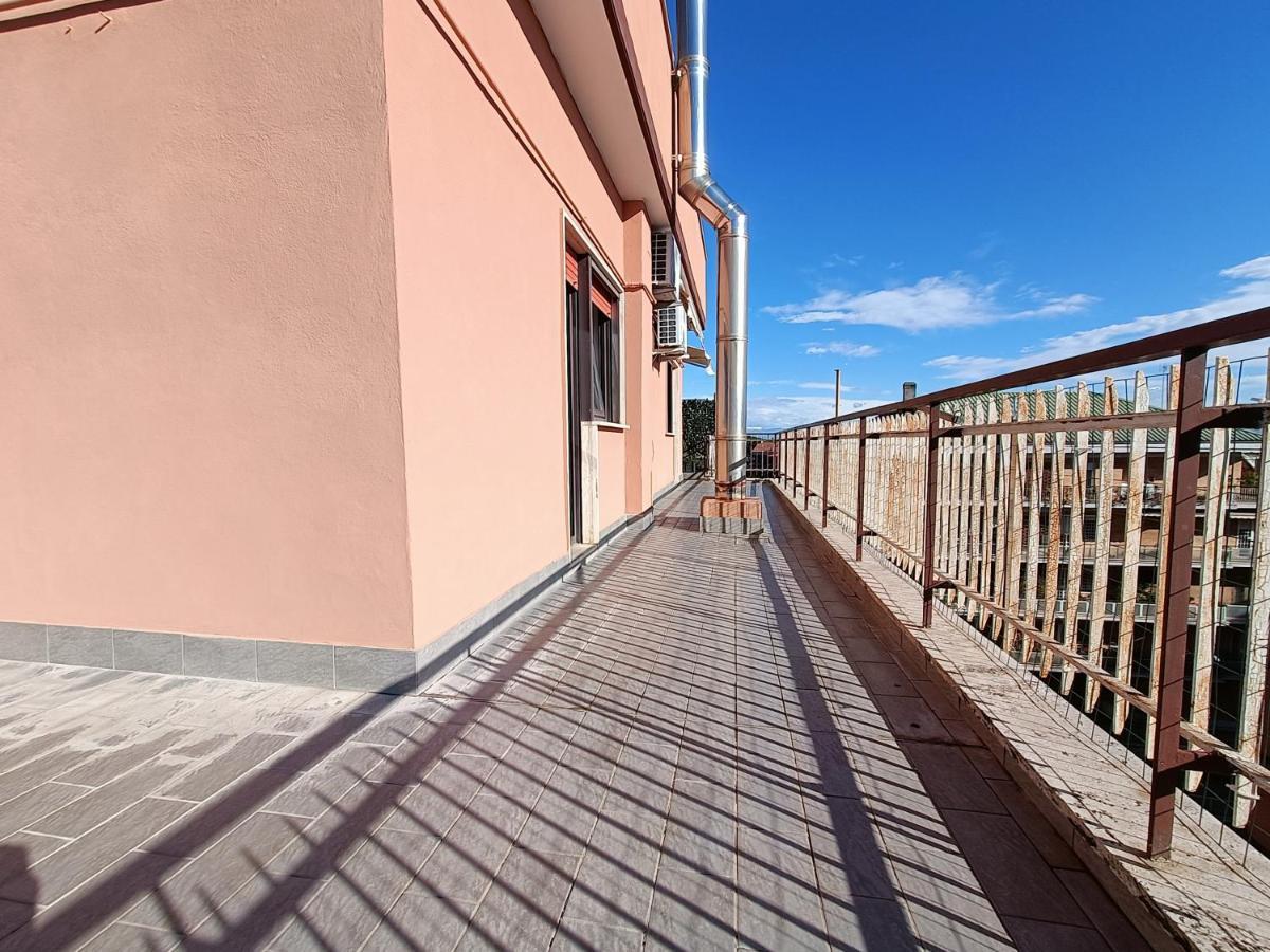 Avellini - Delightful And Spacious With Terrace - Near Metro A Cornelia