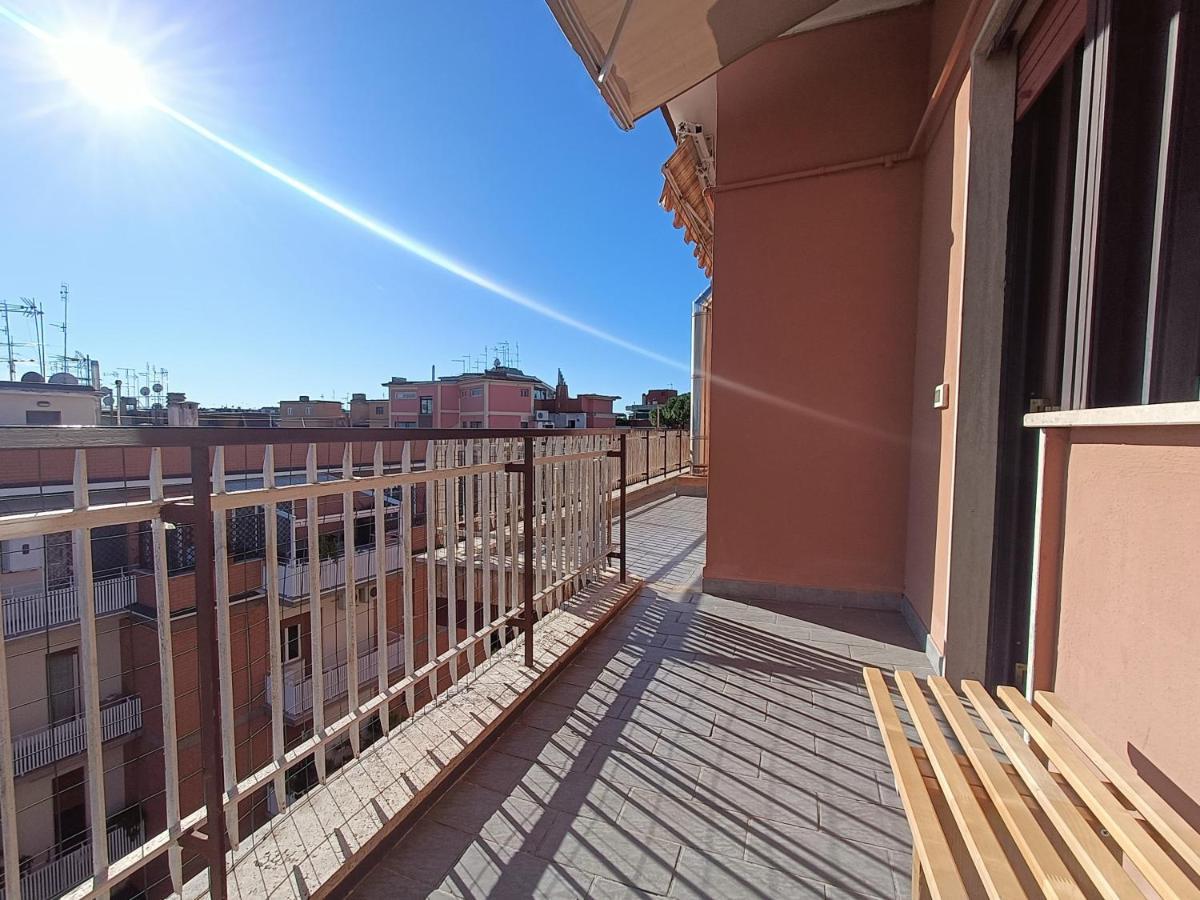 Appartamento Avellini - Delightful And Spacious With Terrace - Near Metro A Cornelia