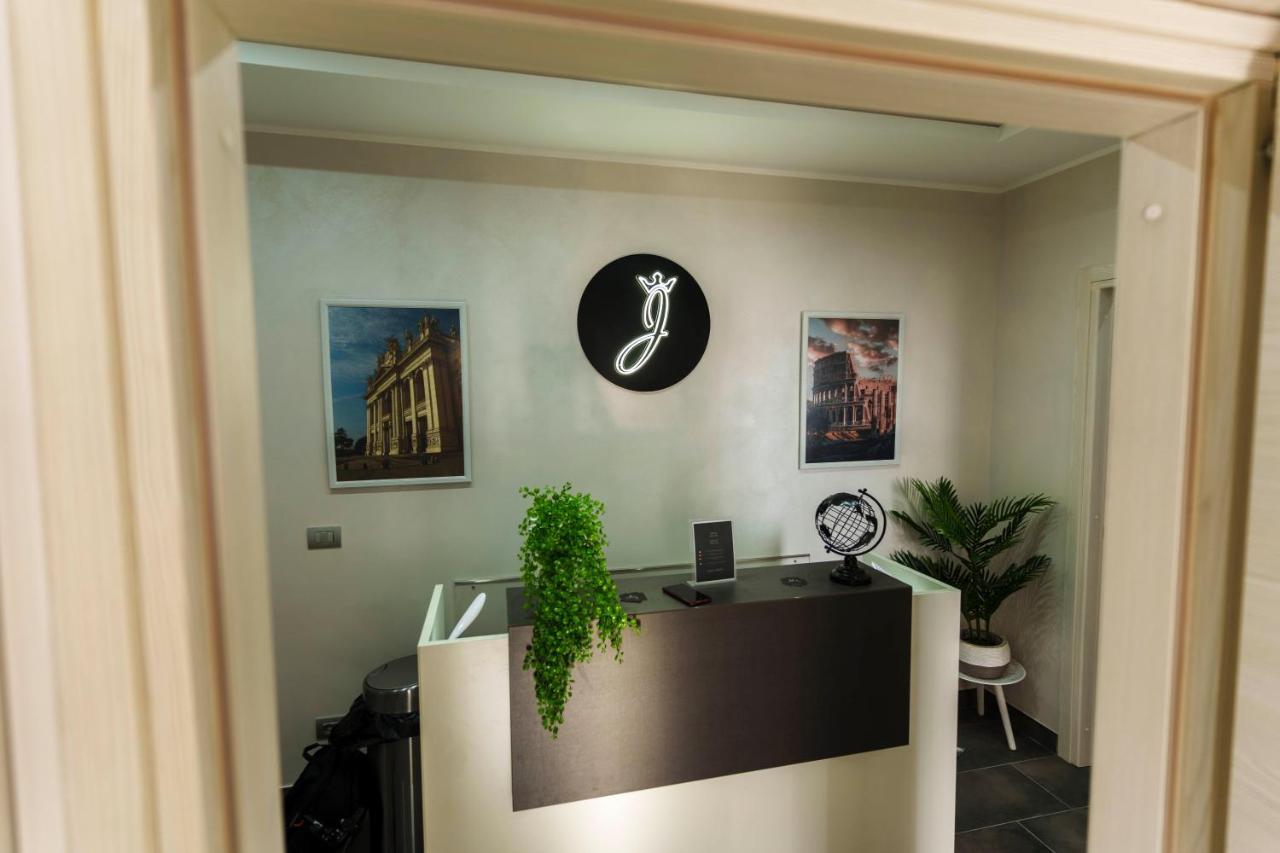 Julia Luxury * Rome