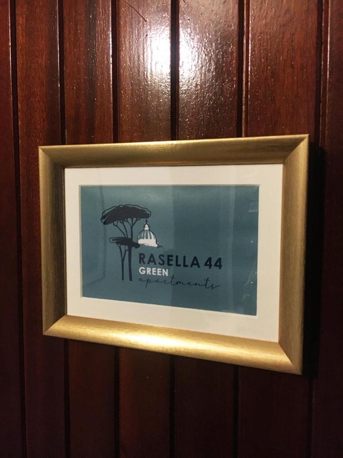Rasella44, * Roma