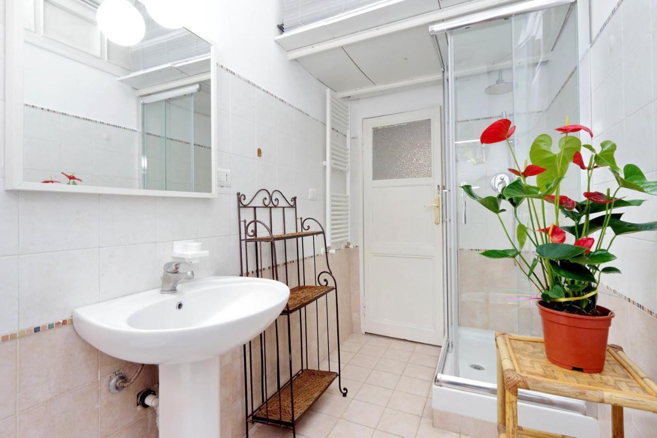 Large Flat 30min Colosseo Apartment