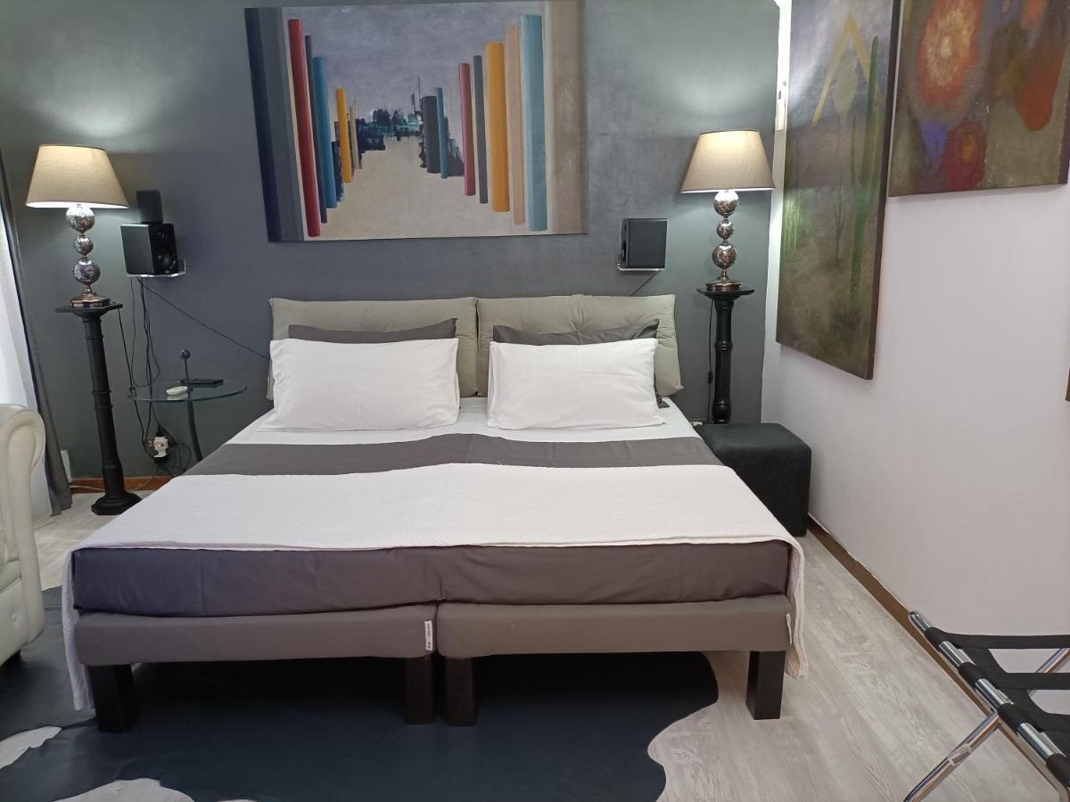 Spanish Steps Bedroom Rome