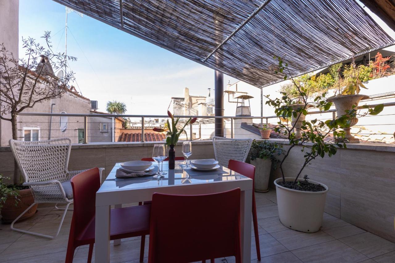 Pantheon White Penthouse Holiday home *