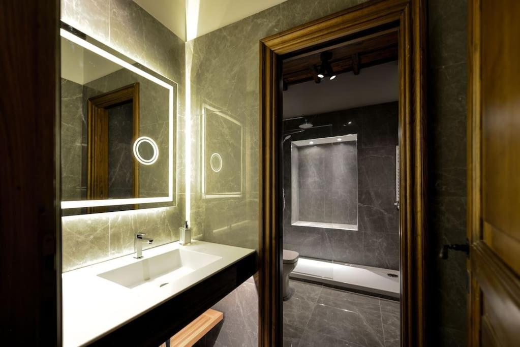 Apartment The Frattina - Luxury Serviced Rome