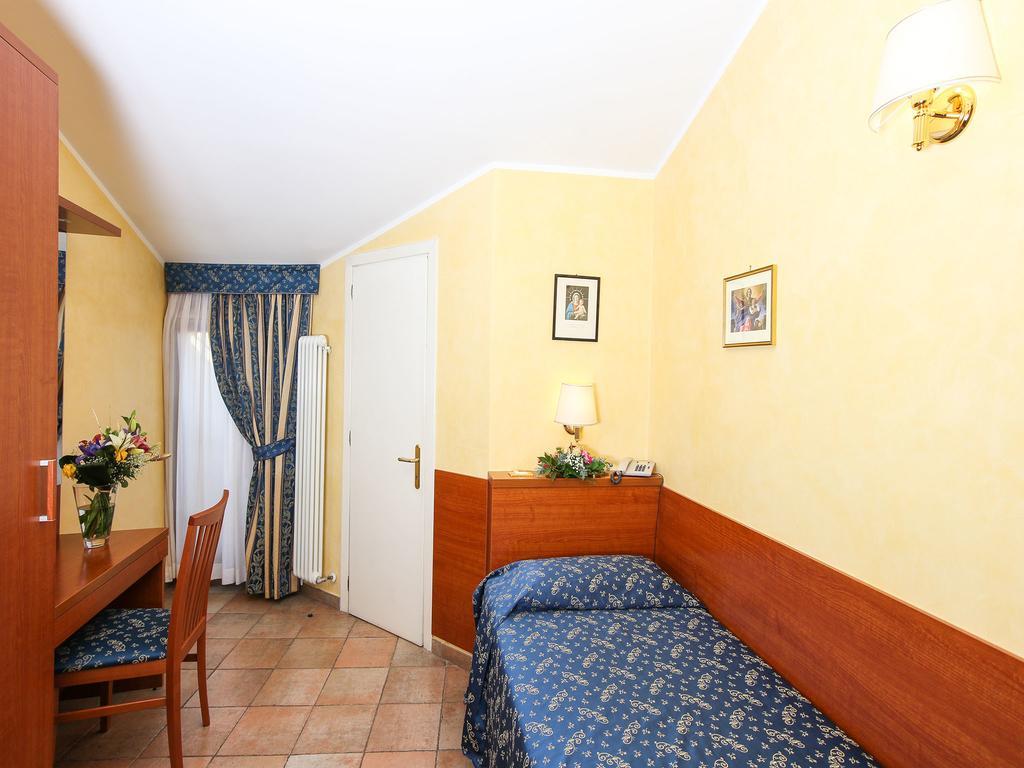 Casa Di Santa Francesca Romana A Ponte Rotto 2* Rome