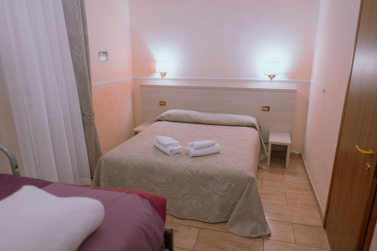Aristotele 2* Roma