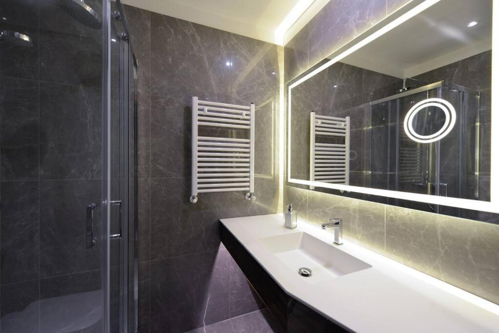 The Frattina - Luxury Serviced * Rome