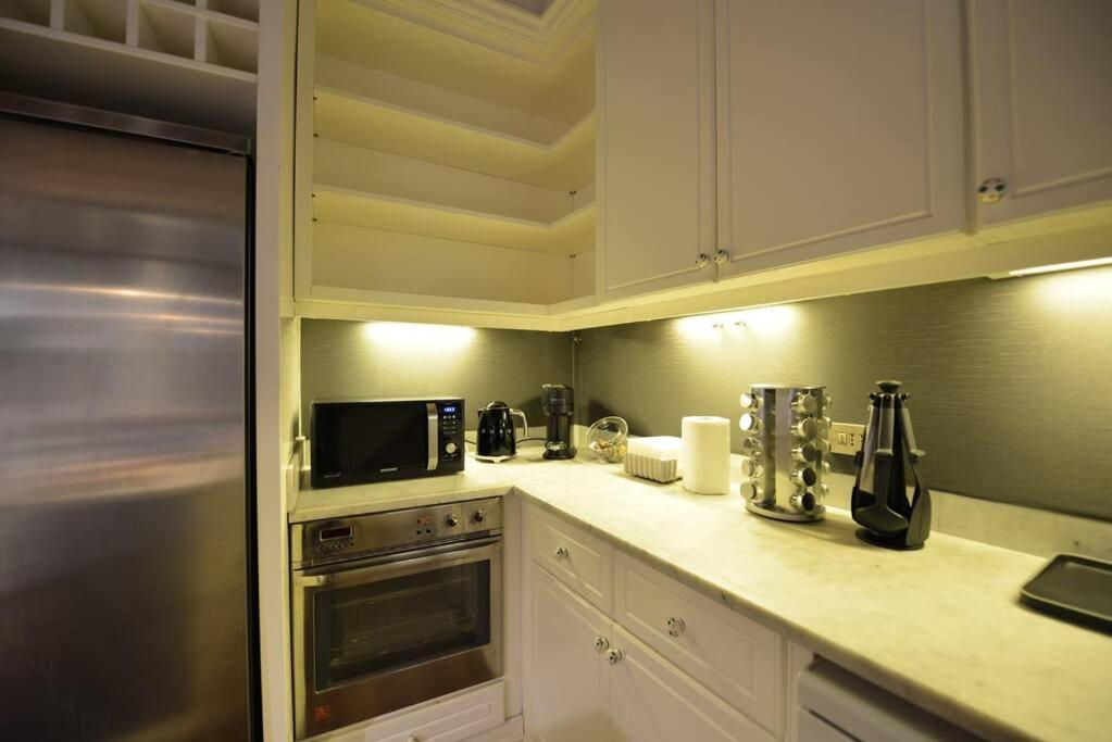 Apartment The Frattina - Luxury Serviced Rome