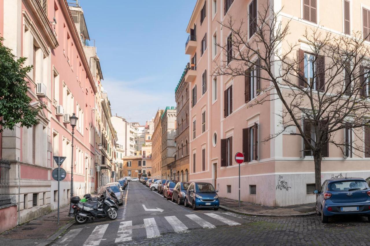 White Flat Cross Appartement Rome