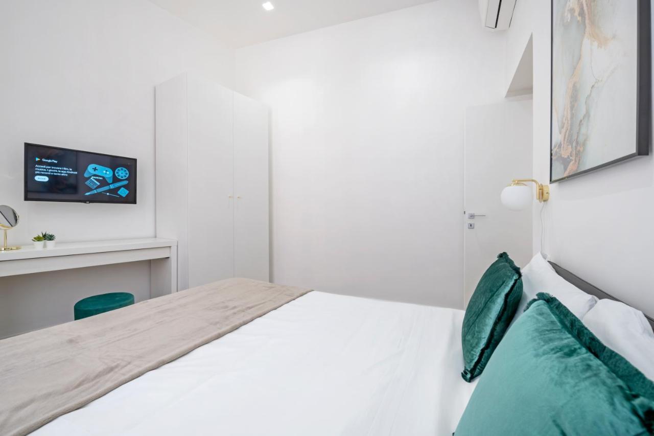 White Flat Cross Appartement Rome