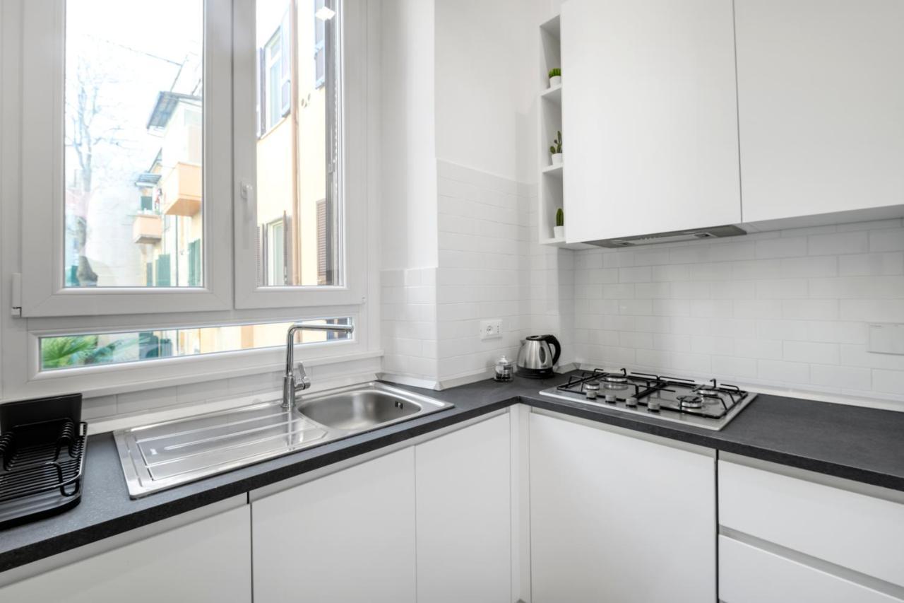 White Flat Cross Appartement Rome