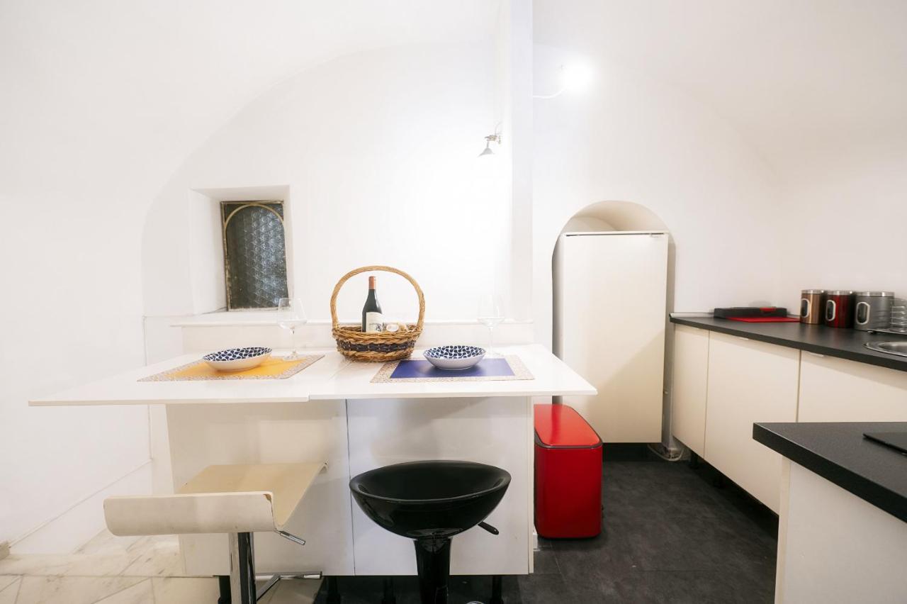 Piazza Navona Balcony Experience Apartment